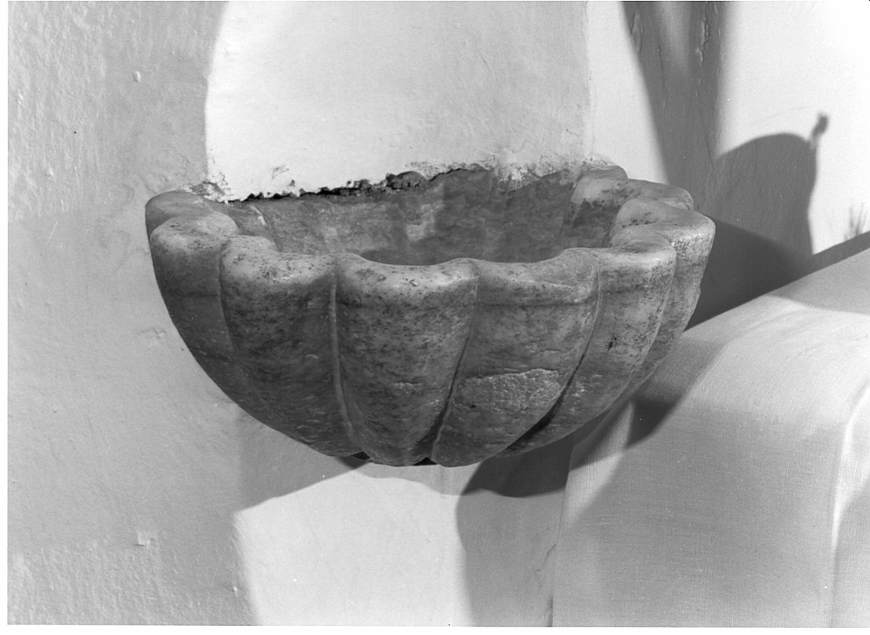 acquasantiera da parete - ambito lombardo (sec. XVIII)