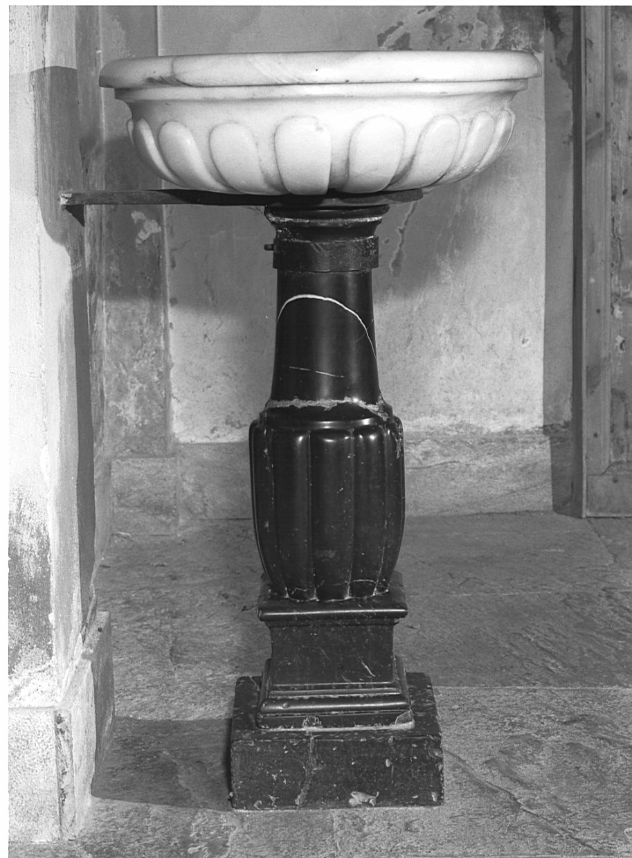 acquasantiera - a fusto - ambito lombardo (sec. XIX)