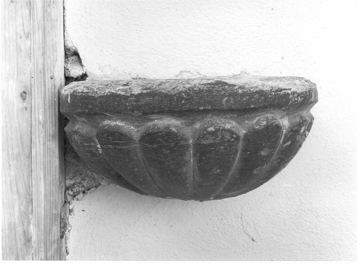 acquasantiera da parete - bottega lombarda (sec. XVIII)