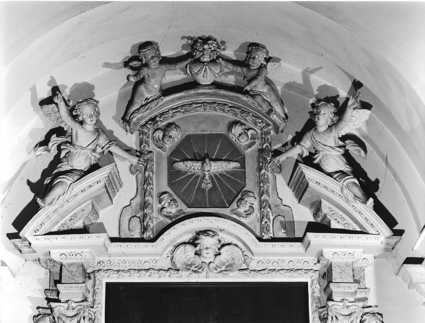 angioletti/ cherubini/ colomba dello Spirito Santo/ motivi decorativi (decorazione plastica, elemento d'insieme) - ambito valtellinese (sec. XIX)