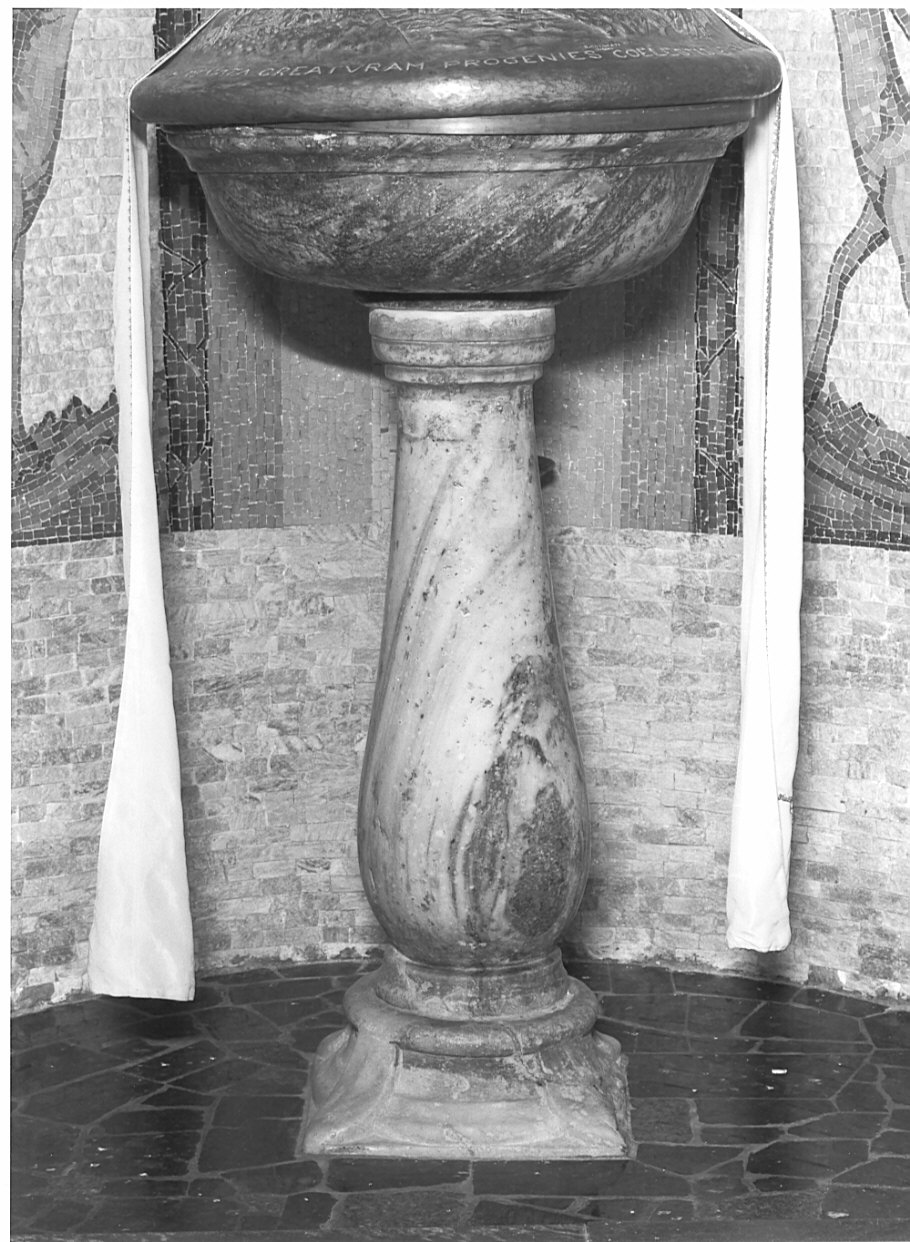 fonte battesimale - a fusto, opera isolata - ambito valtellinese (sec. XVIII)