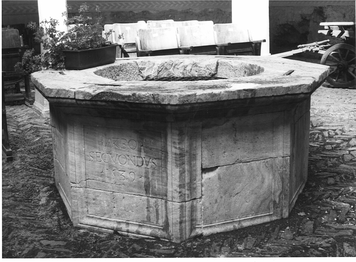 puteale, opera isolata - bottega lombarda (sec. XVI)