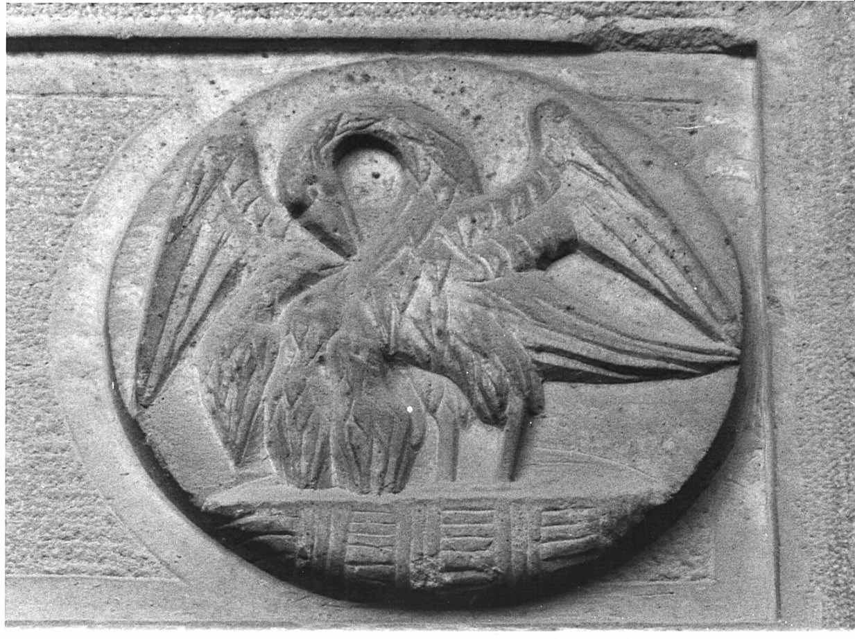 pellicano che imbocca i piccoli nel nido (rilievo, elemento d'insieme) di Rodari Bernardino (maniera) (sec. XVI)
