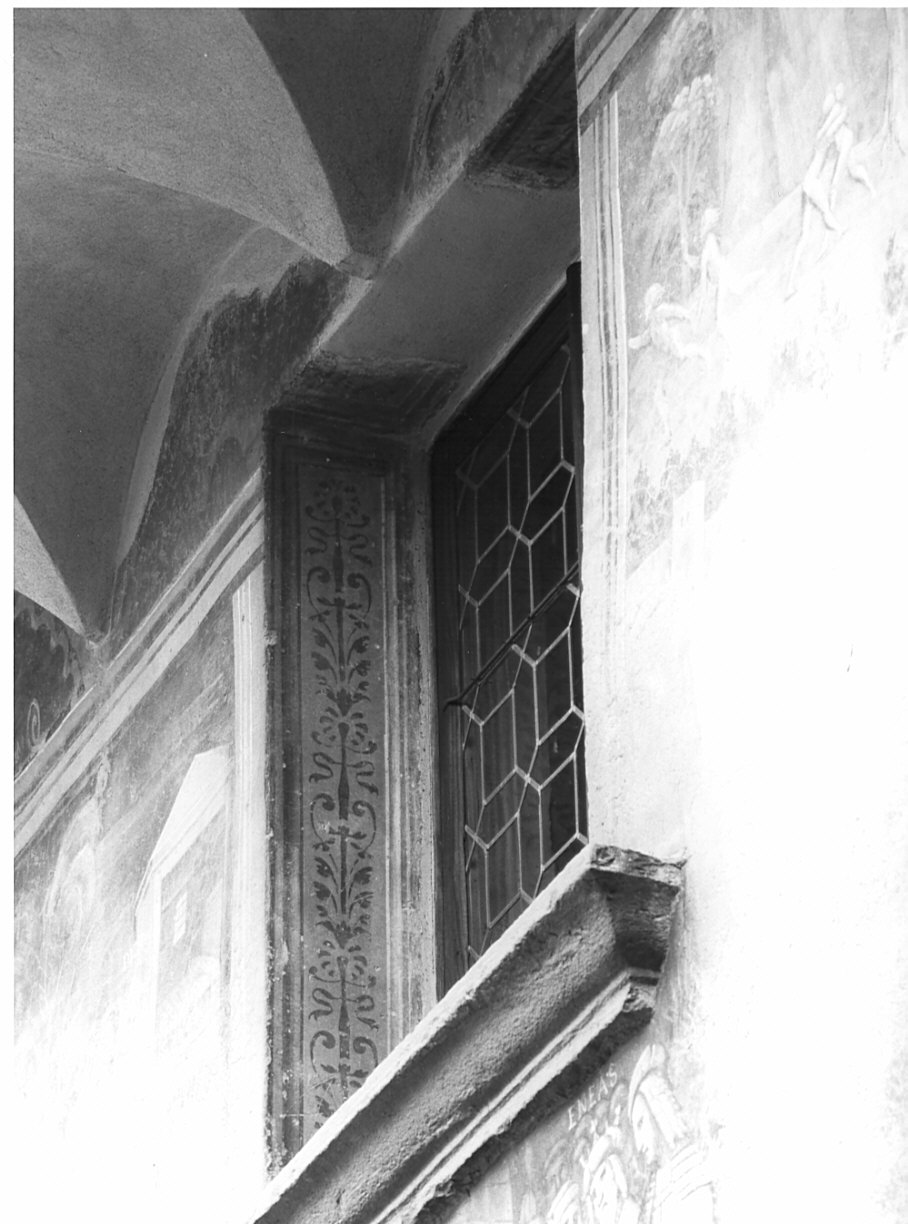 motivi decorativi vegetali (dipinto, serie) - ambito valtellinese (sec. XVI)