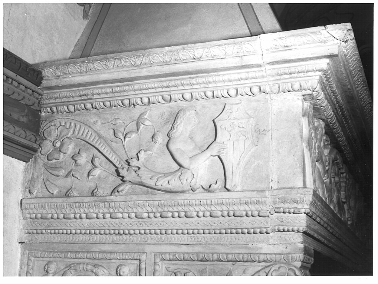 Motivi decorativi fitomorfi/ stemma gentilizio della famiglia Balbiani (rilievo, elemento d'insieme) - bottega lombarda (sec. XX)