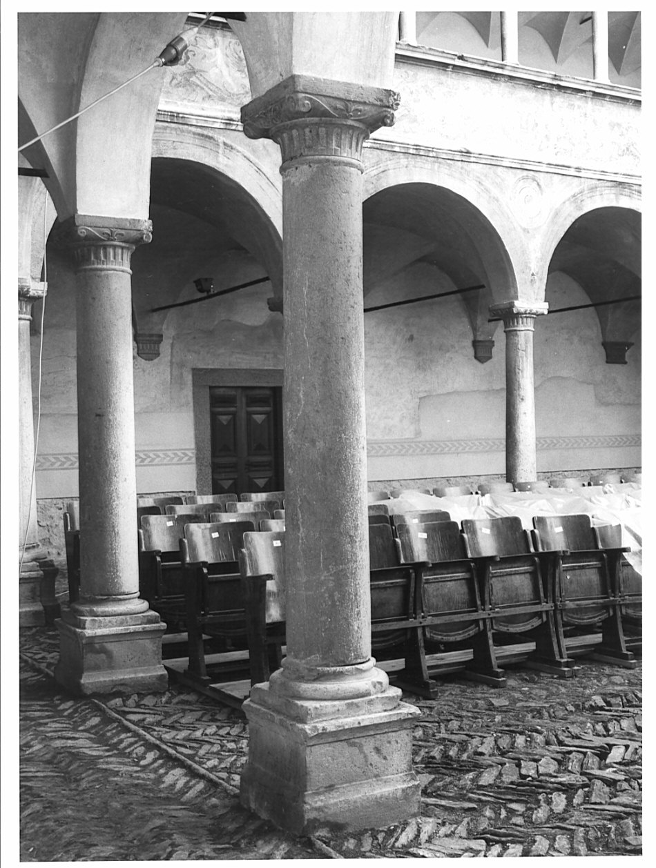 colonna, serie di Rodari Tommaso (scuola) (sec. XVI)