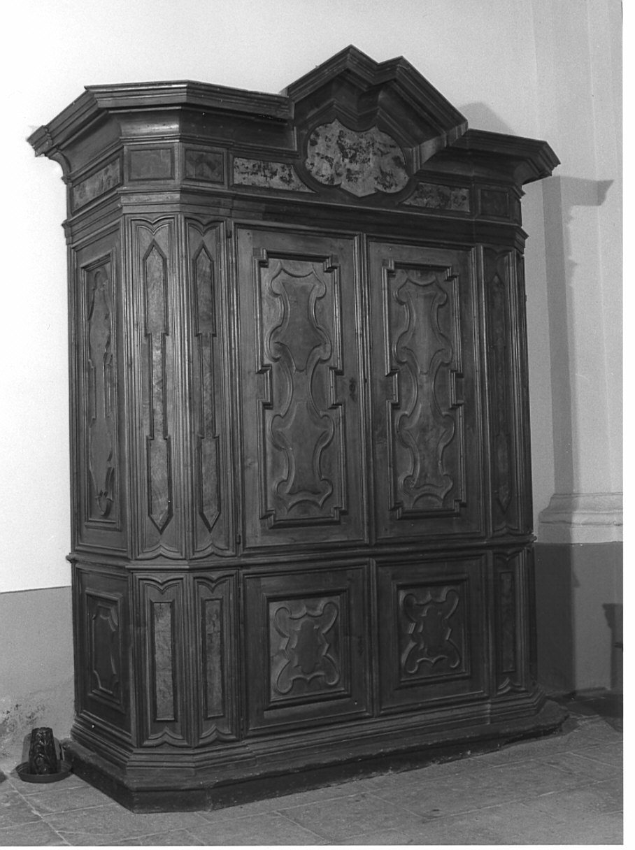 armadio, opera isolata - ambito valtellinese (fine/inizio secc. XVIII/ XIX)