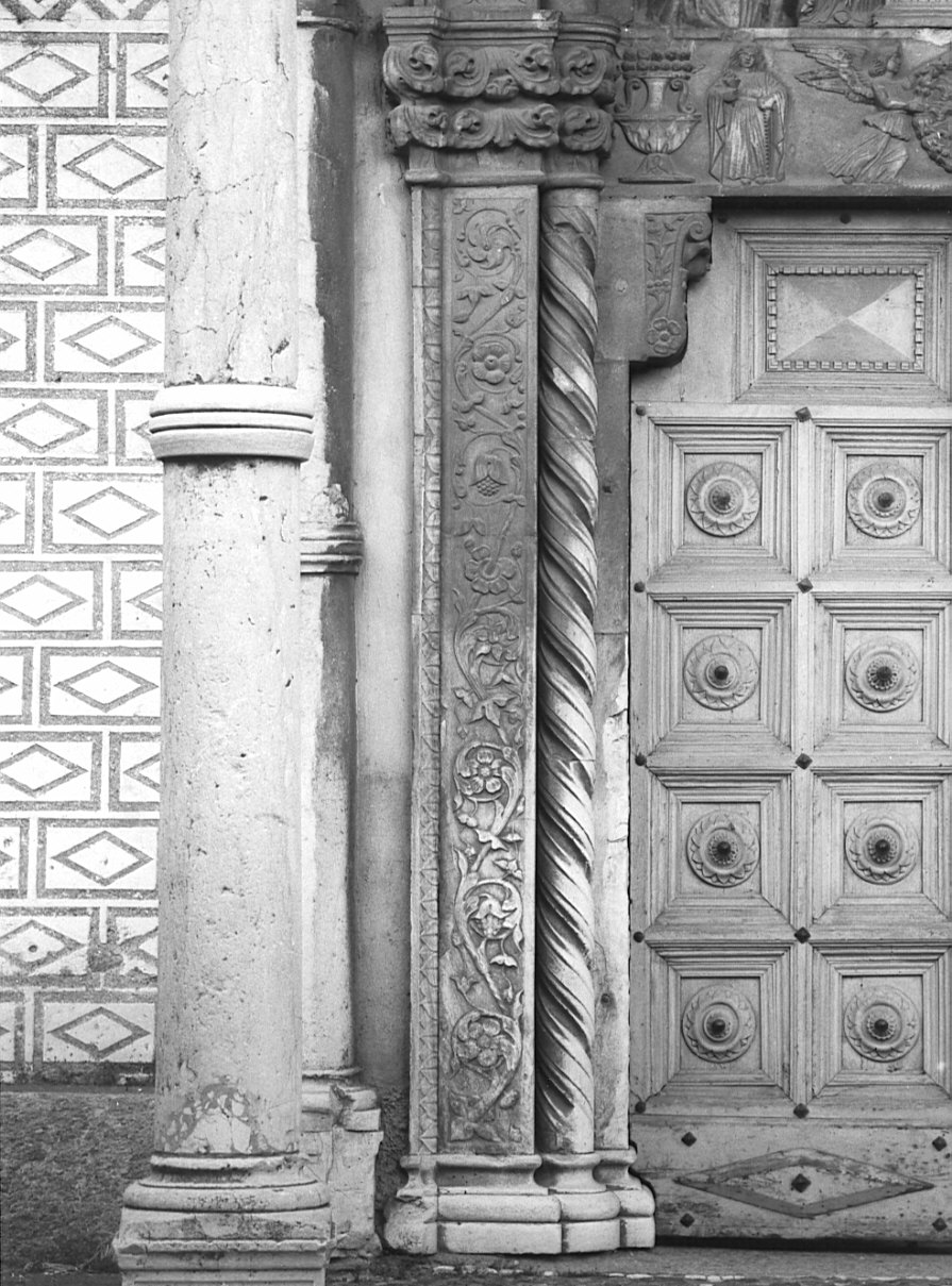 stipite di porta, elemento d'insieme di Rodari Bernardino (primo quarto sec. XVI)