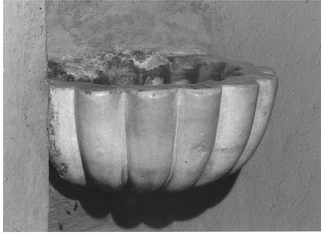 acquasantiera - a conchiglia, coppia - bottega lombarda (sec. XV)
