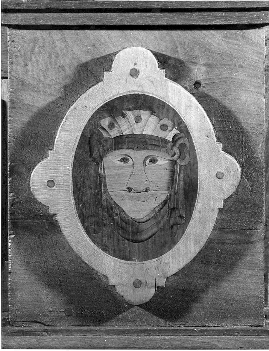 testa d'uomo (decorazione a intarsio, elemento d'insieme) - ambito svizzero (sec. XVI)