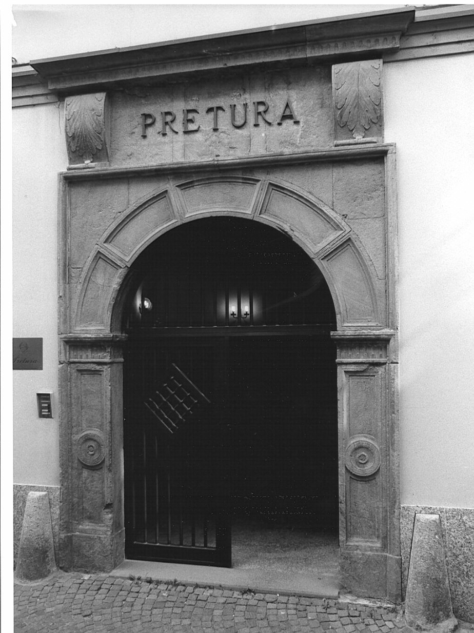 portale - ad arco, opera isolata - ambito lombardo (sec. XVI)