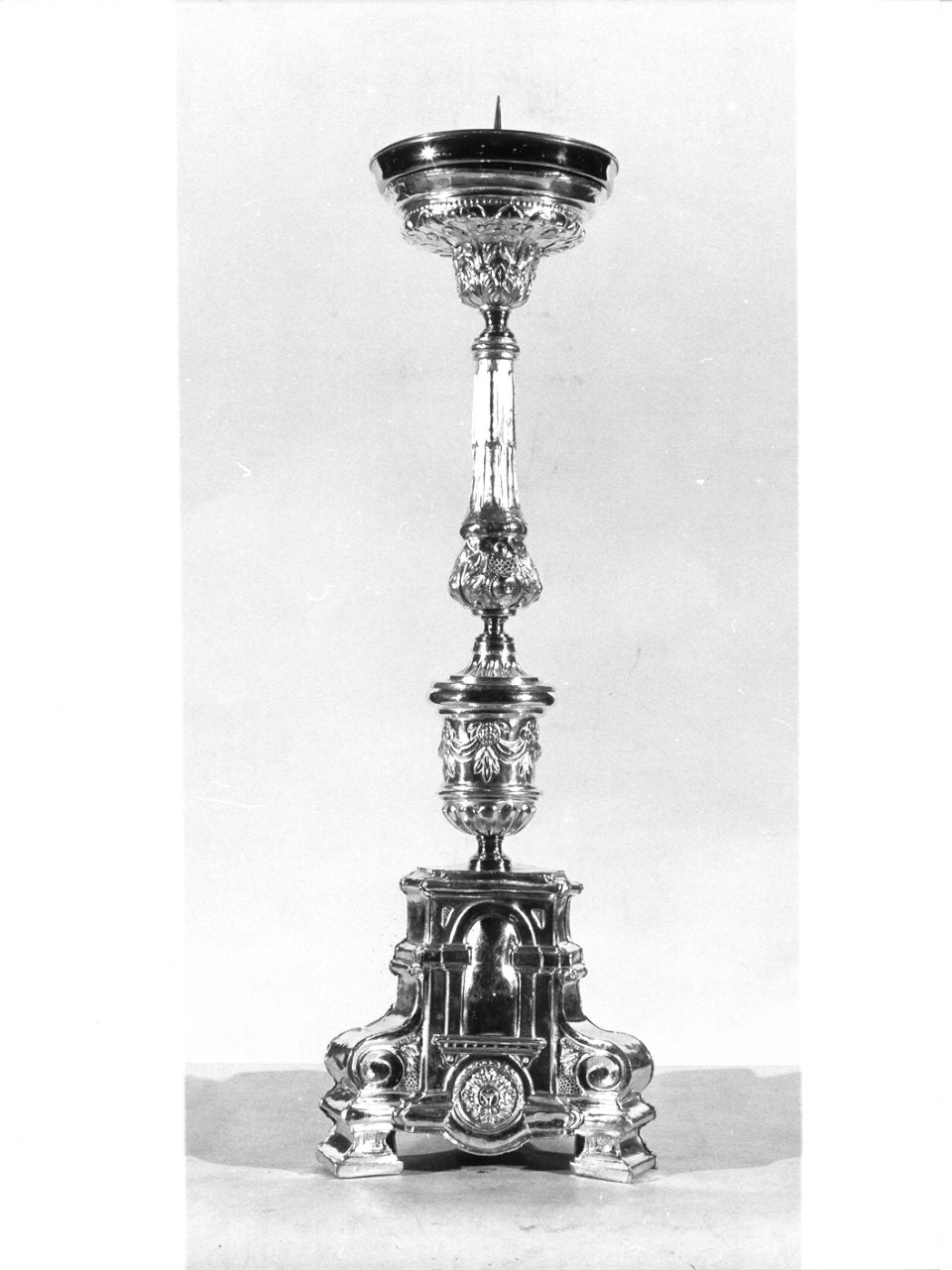 candeliere d'altare, serie - ambito lombardo (sec. XVIII)