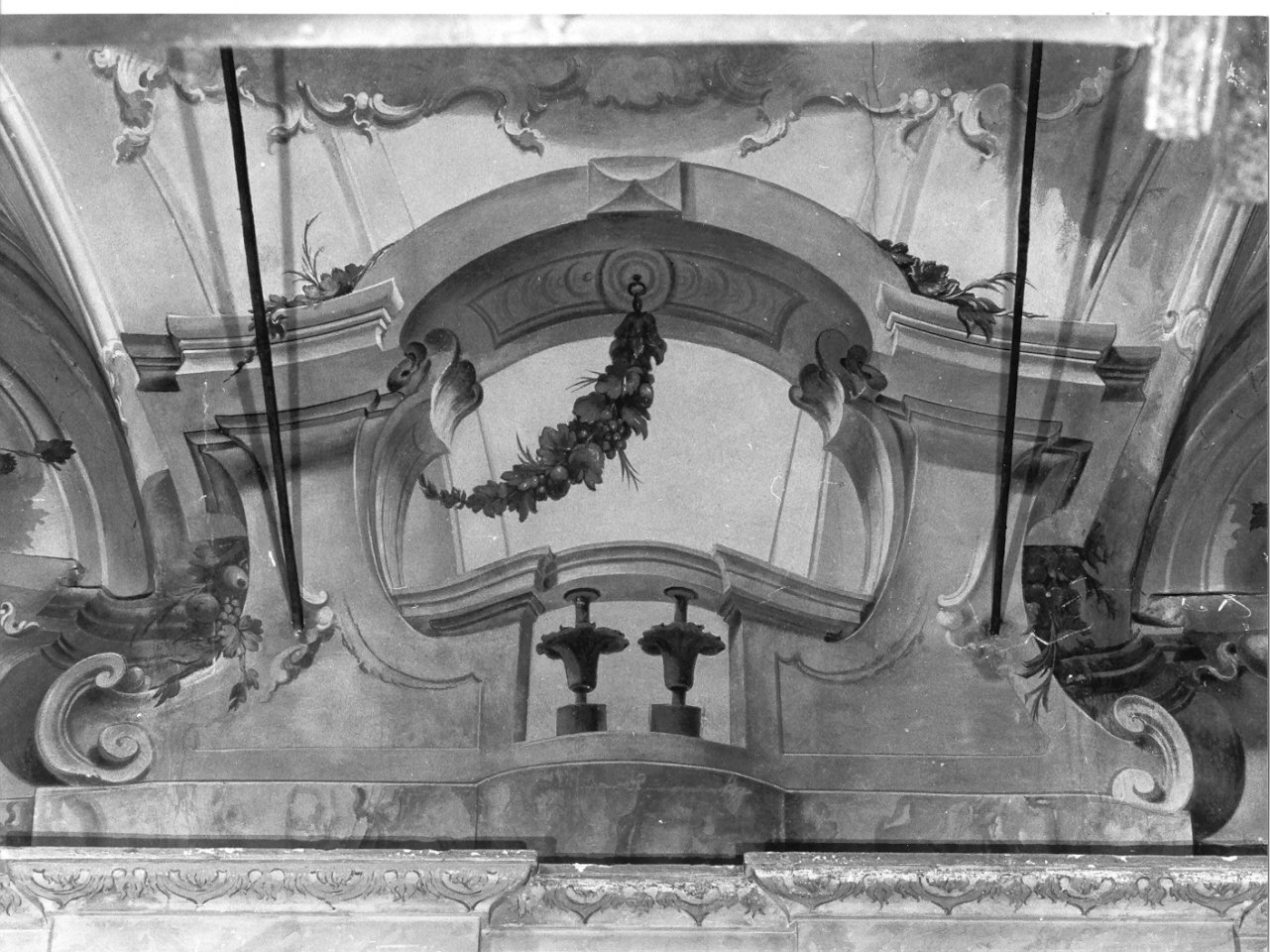 architettura illusionistica (dipinto, elemento d'insieme) di Fiori Filippo (attribuito), Giussani Giovanni Maria (attribuito) (sec. XVIII)