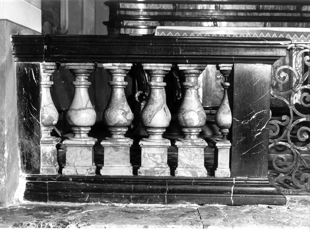 balaustrata di altare, coppia - ambito lombardo (sec. XVII)