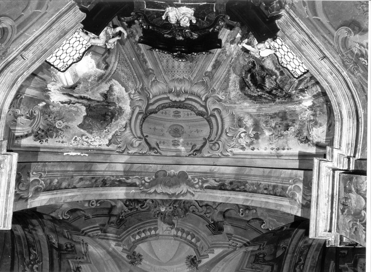 motivi decorativi architettonici e floreali (dipinto, elemento d'insieme) di Fiori Filippo (attribuito), Giussani Giovanni Maria (attribuito) (sec. XVIII)