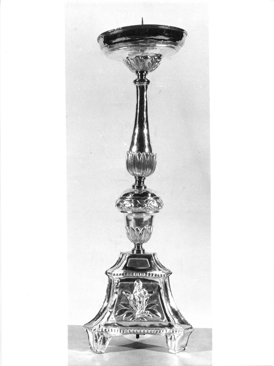 candeliere d'altare, coppia - bottega lombarda (sec. XVIII)