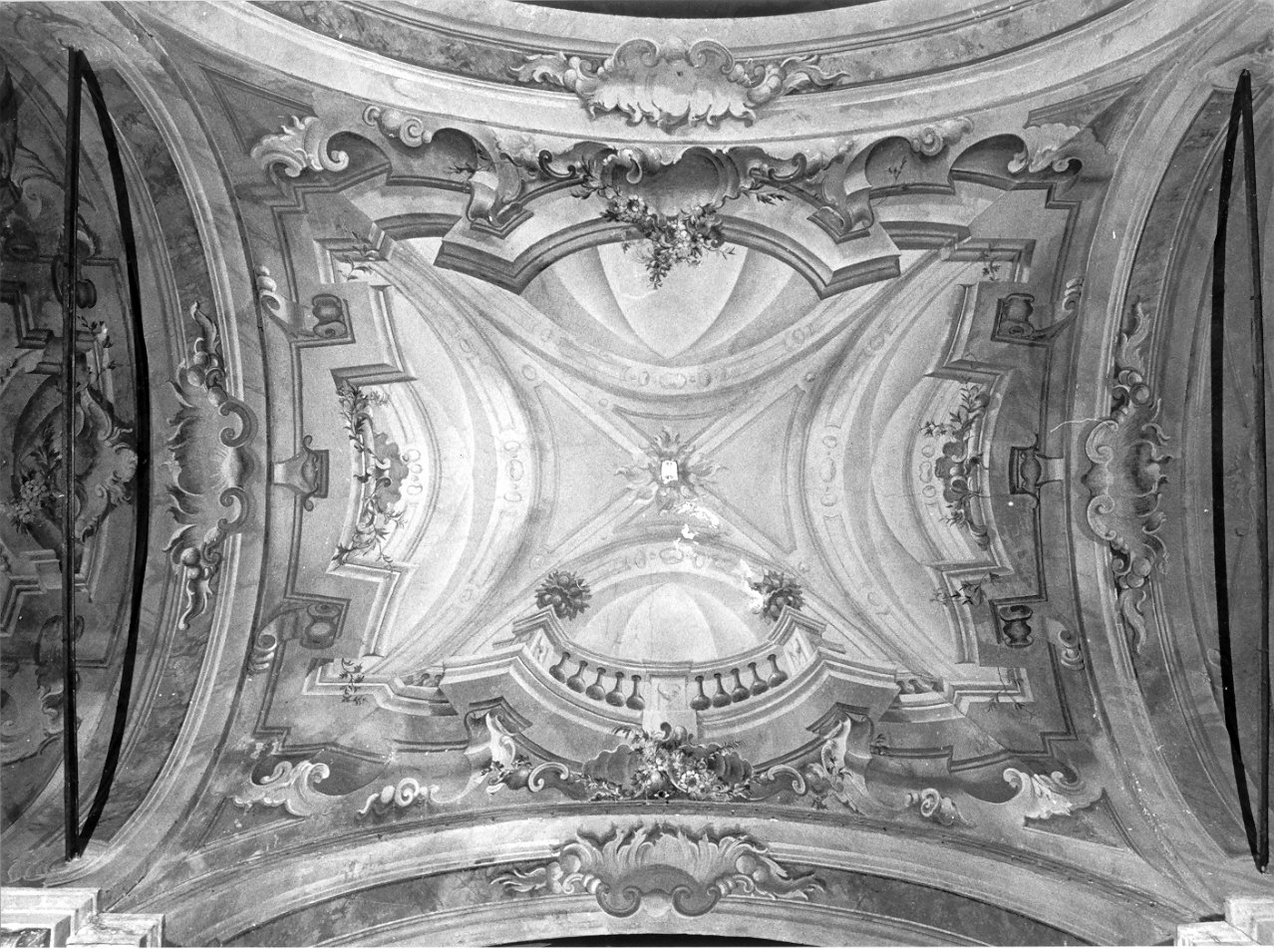 motivi decorativi a finte architetture (dipinto, elemento d'insieme) di Stocchetti Angelo, Stocchetti Celso (sec. XIX)