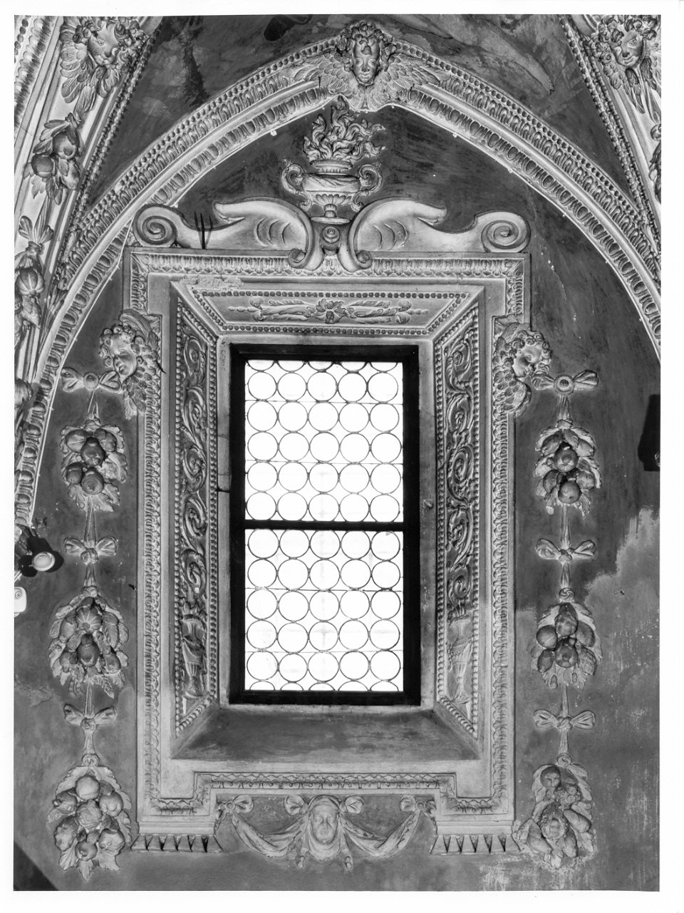 motivi decorativi a festoni con cherubini (decorazione plastica, elemento d'insieme) di Casella Alessandro (sec. XVII)