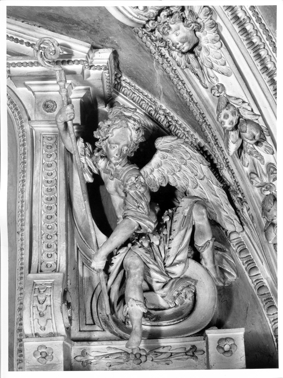 angelo reggente pastorale (scultura, elemento d'insieme) di Casella Alessandro (sec. XVII)
