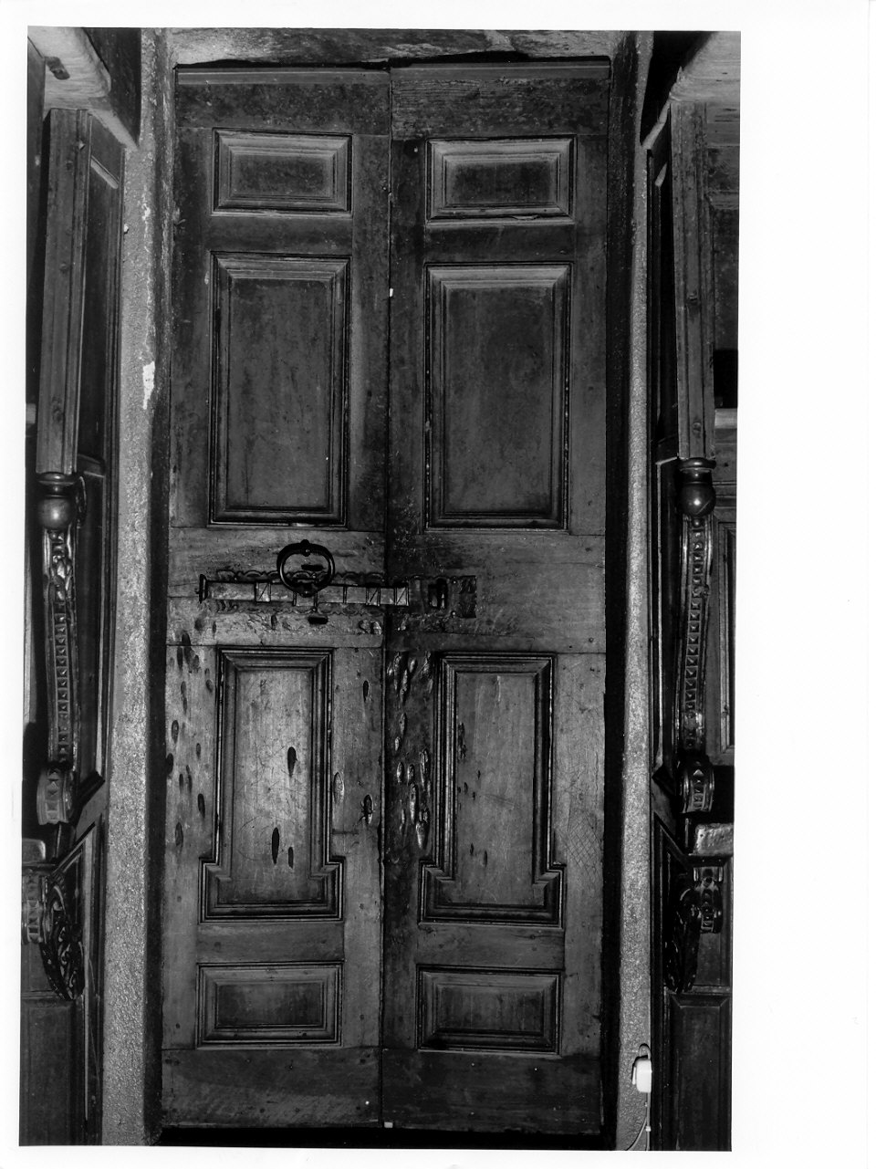 porta - a due battenti, opera isolata - ambito valtellinese (inizio sec. XVII)