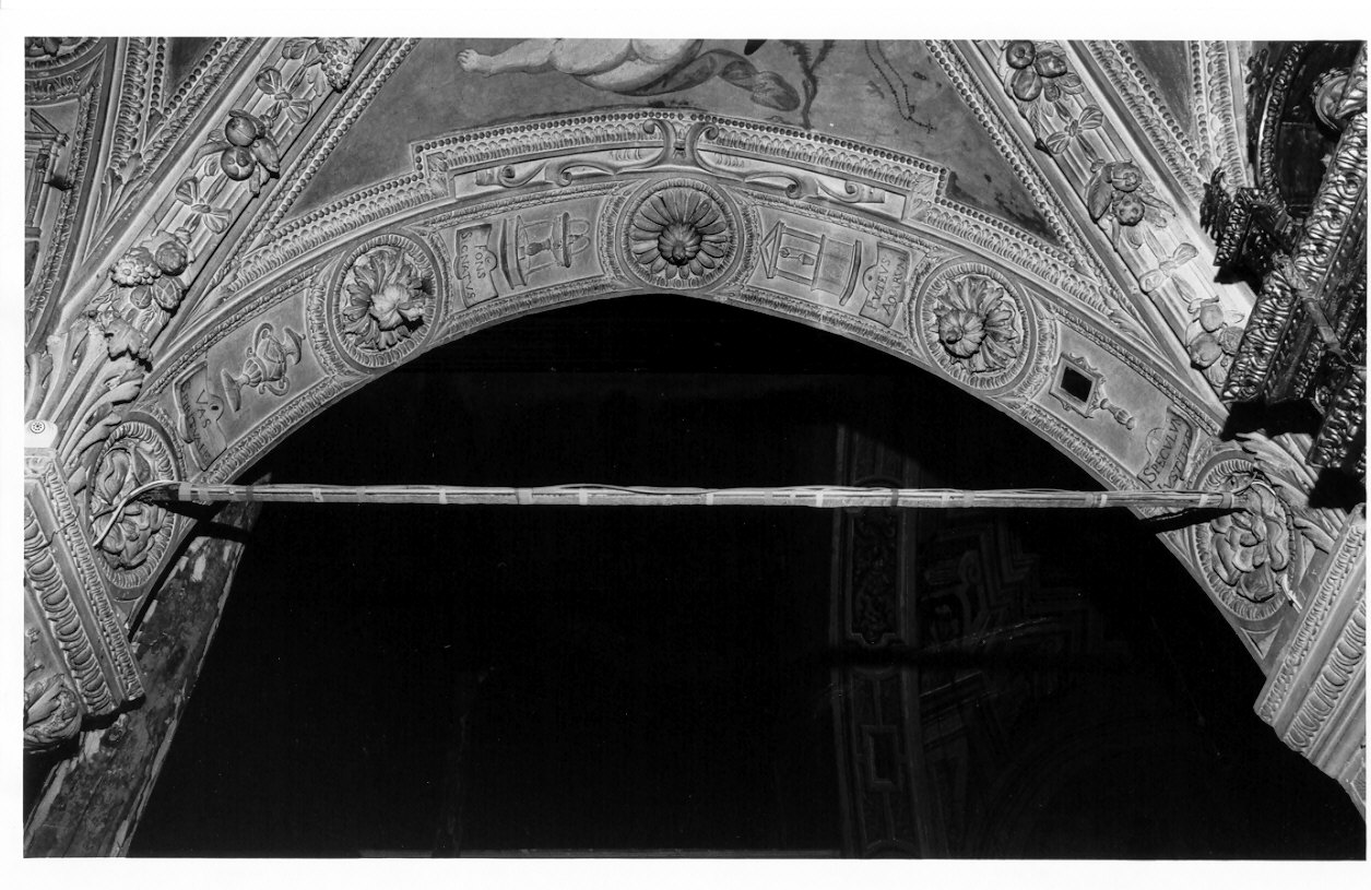 simboli mariani (decorazione plastica, elemento d'insieme) di Casella Alessandro (prima metà sec. XVII)