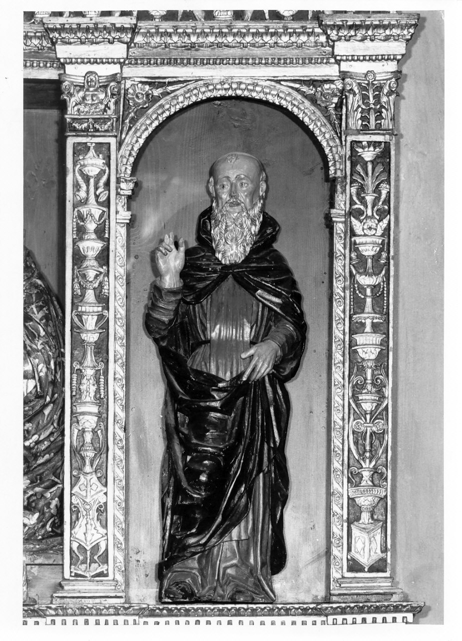 Sant'Antonio Abate (statua, elemento d'insieme) di Bussolo Pietro, De Passeris Andrea (sec. XV)