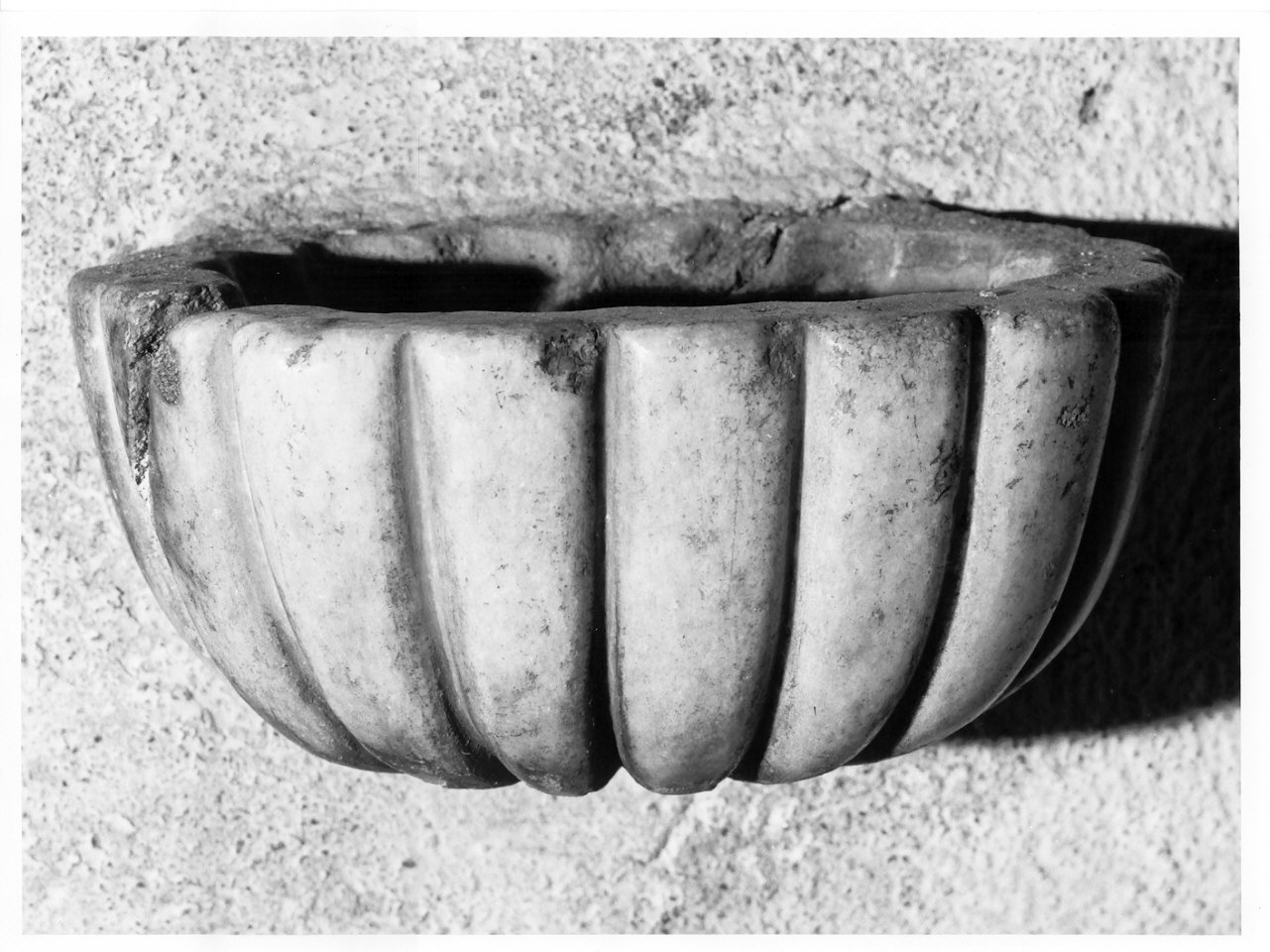 acquasantiera da parete, opera isolata - ambito valtellinese (sec. XVII)