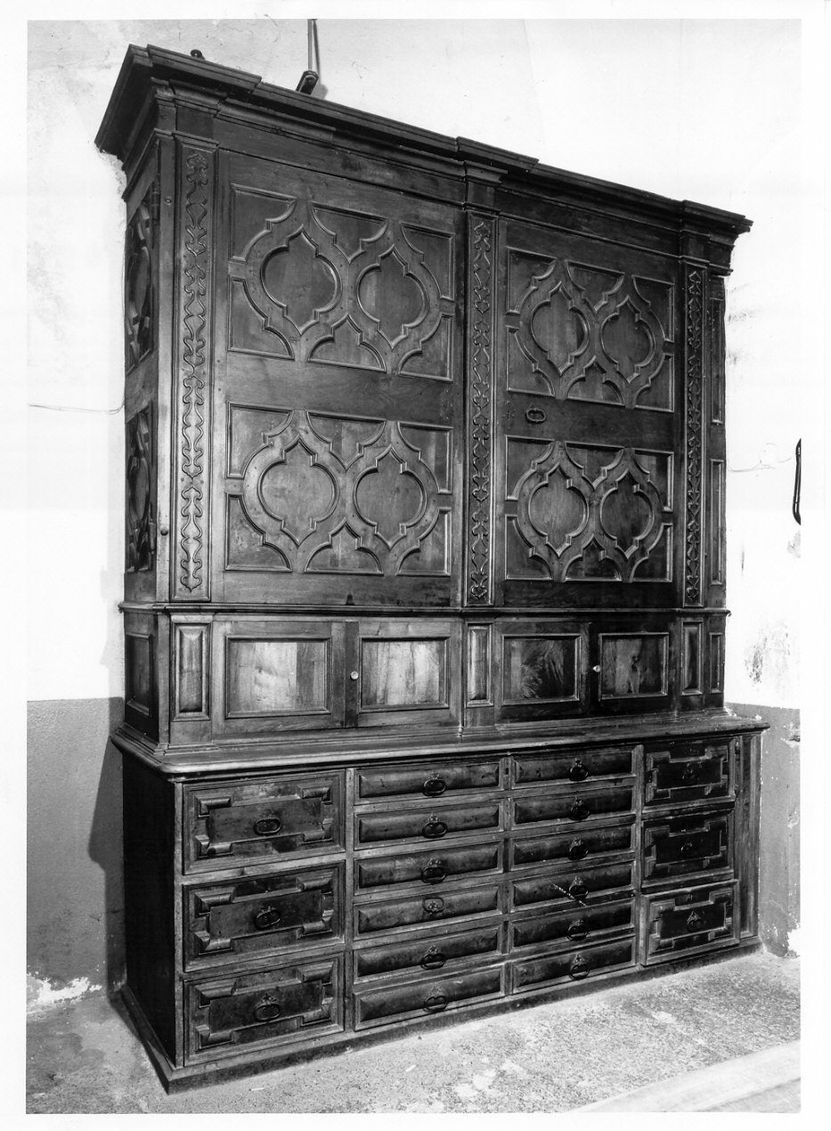 armadio da sacrestia, opera isolata - ambito valtellinese (sec. XVIII, sec. XVIII)