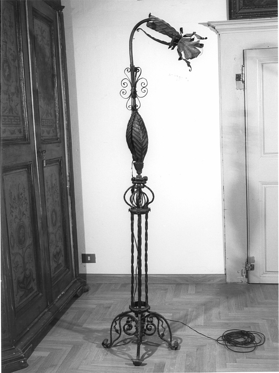 lampada - a stelo, opera isolata - bottega lombarda (ultimo quarto sec. XIX)