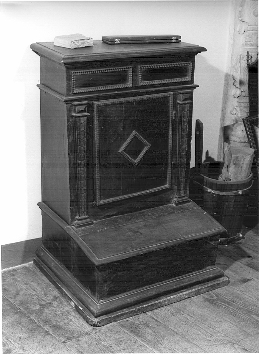 inginocchiatoio, opera isolata - bottega italiana (prima metà sec. XIX)