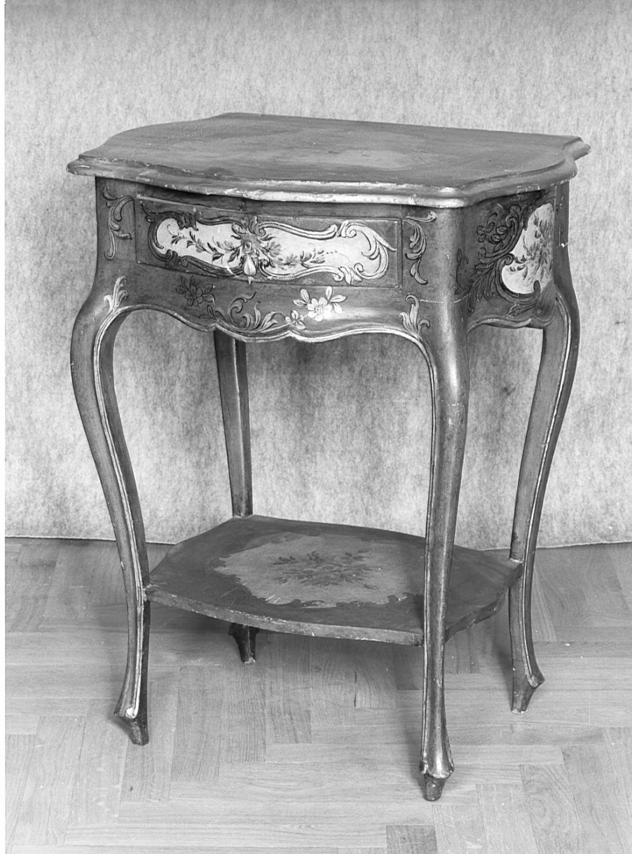 tavolino, opera isolata - bottega veneta (prima metà sec. XVIII)