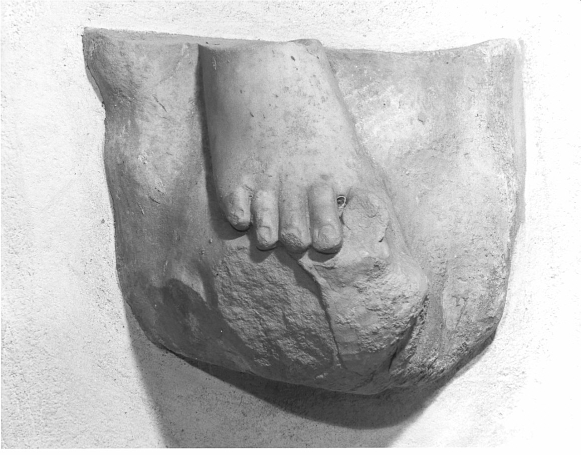 rilievo, frammento - ambito romano (sec. I, sec. II)