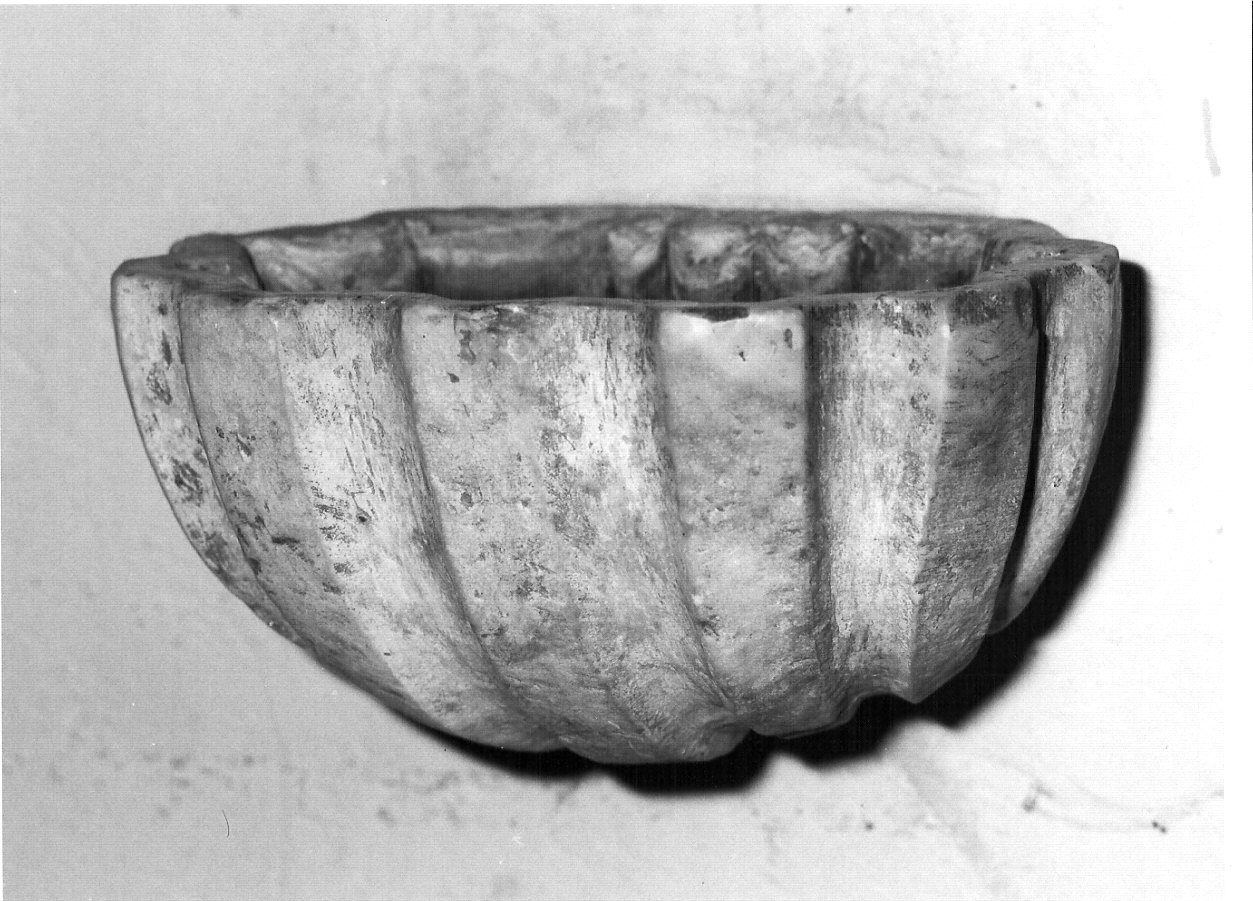 acquasantiera da parete, opera isolata - bottega lombarda (prima metà sec. XVIII)