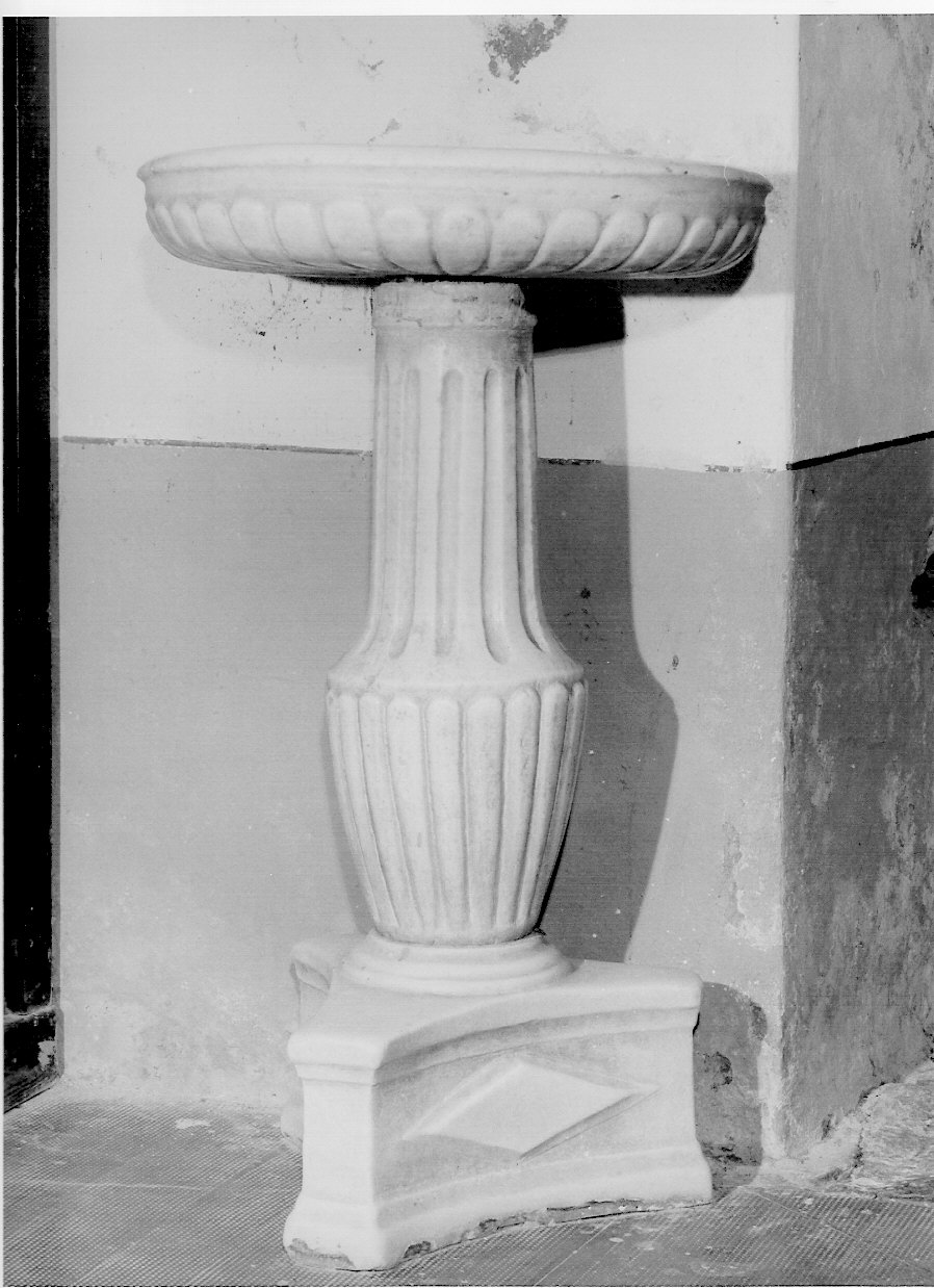 acquasantiera - a fusto, opera isolata - bottega lombarda (prima metà sec. XVIII)