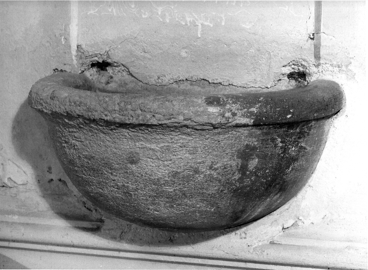 acquasantiera da parete, coppia - bottega lombarda (prima metà sec. XX)