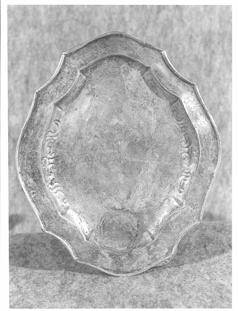 vassoio, opera isolata - bottega lombarda (sec. XVIII)