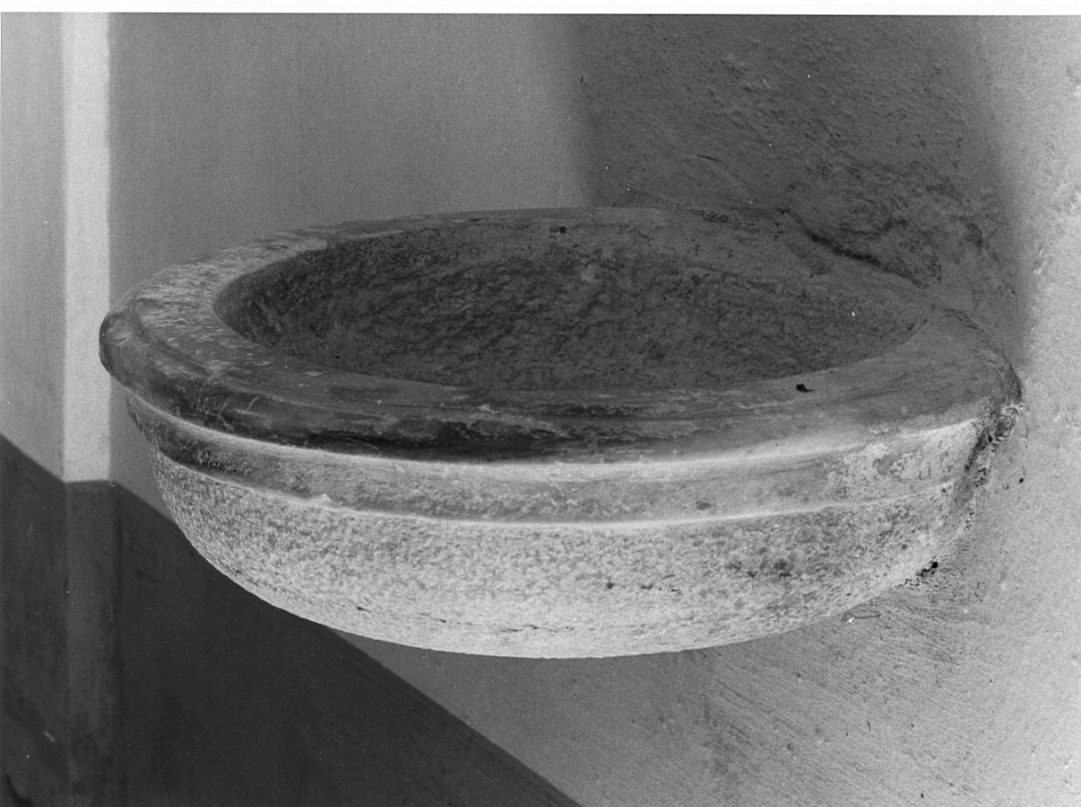 acquasantiera da parete, opera isolata - manifattura lombarda (seconda metà sec. XVIII)