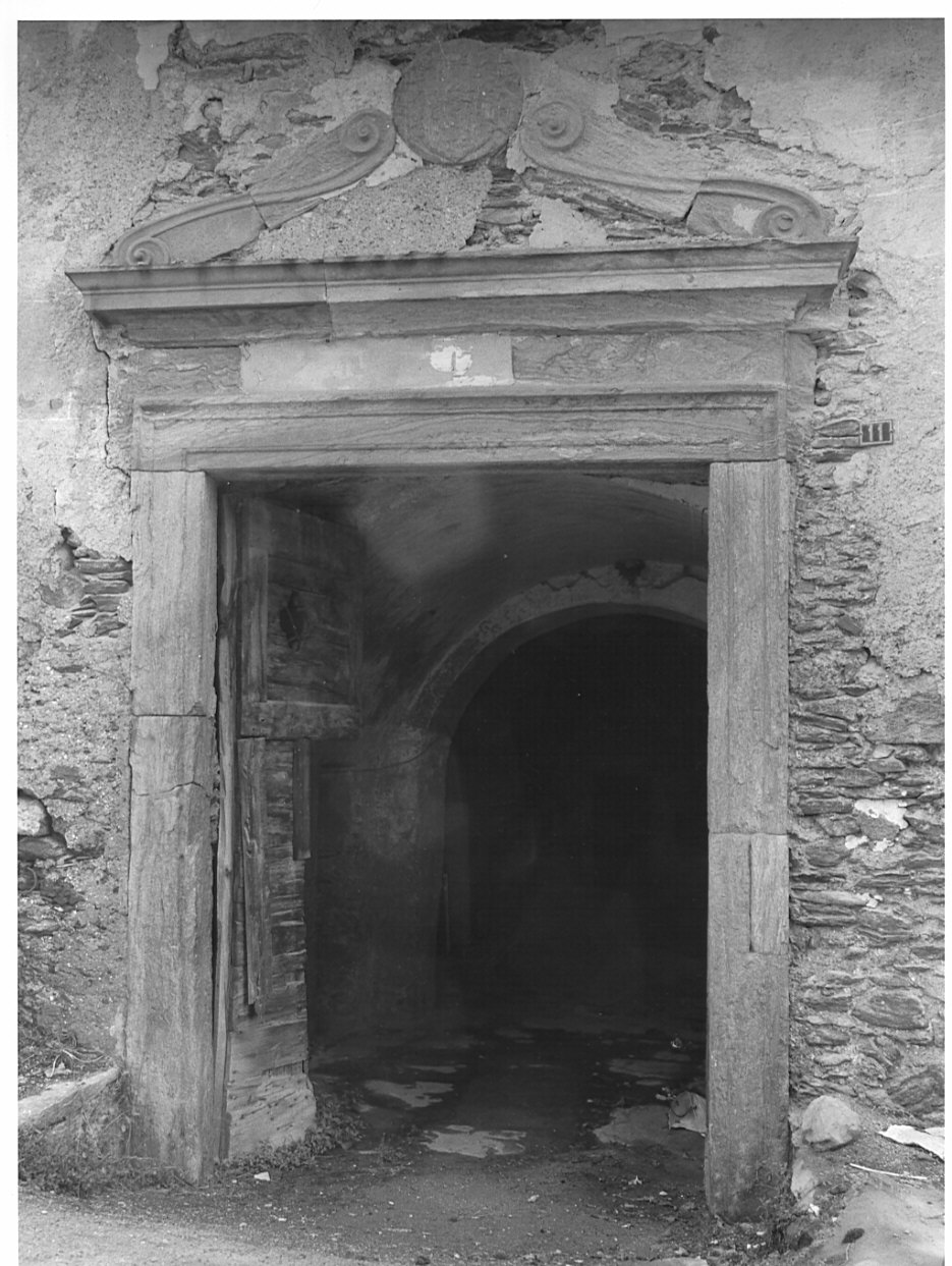 portale, opera isolata - ambito lombardo (sec. XVI)