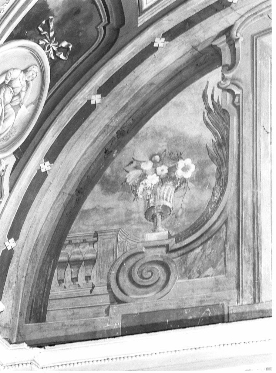 balaustrata con vaso di fiori (dipinto, elemento d'insieme) di Romegialli Giovanni Pietro - ambito valtellinese (seconda metà sec. XVIII)