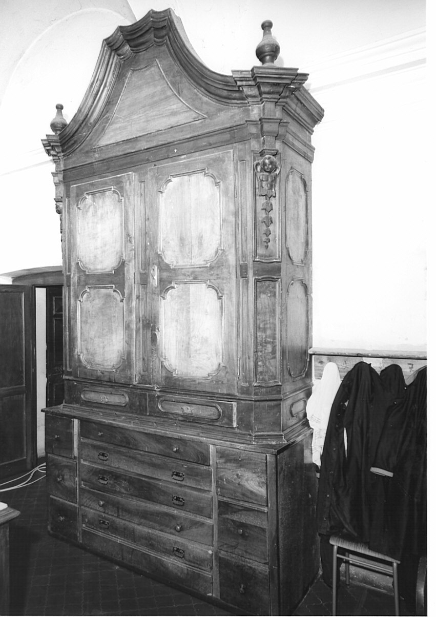 mobile da sacrestia con alzata, opera isolata - ambito valtellinese (fine/inizio secc. XVII/ XVIII)