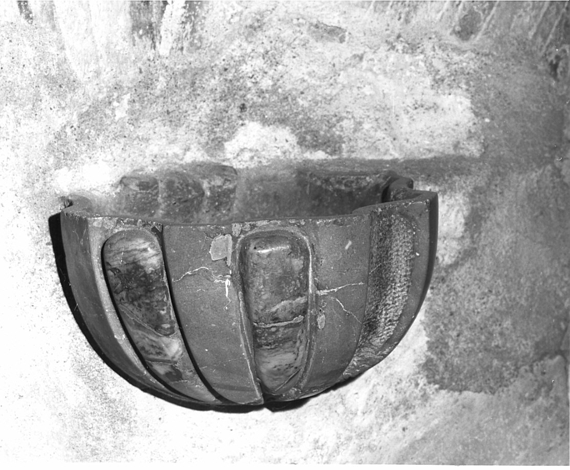 acquasantiera da parete, opera isolata - bottega lombarda (sec. XIX)