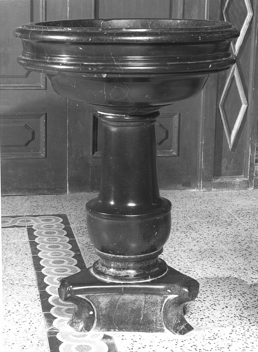 acquasantiera - a fusto, opera isolata - ambito lombardo (fine/inizio secc. XVIII/ XIX)