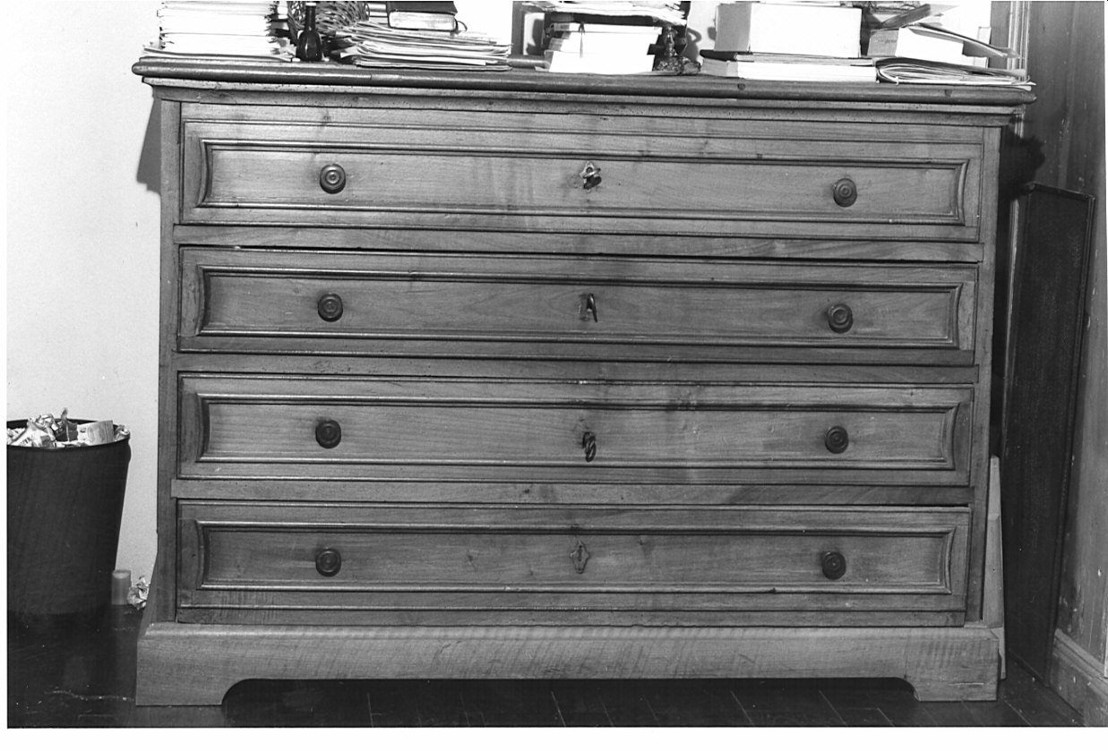 cassettone, opera isolata - manifattura lombarda (sec. XVIII)