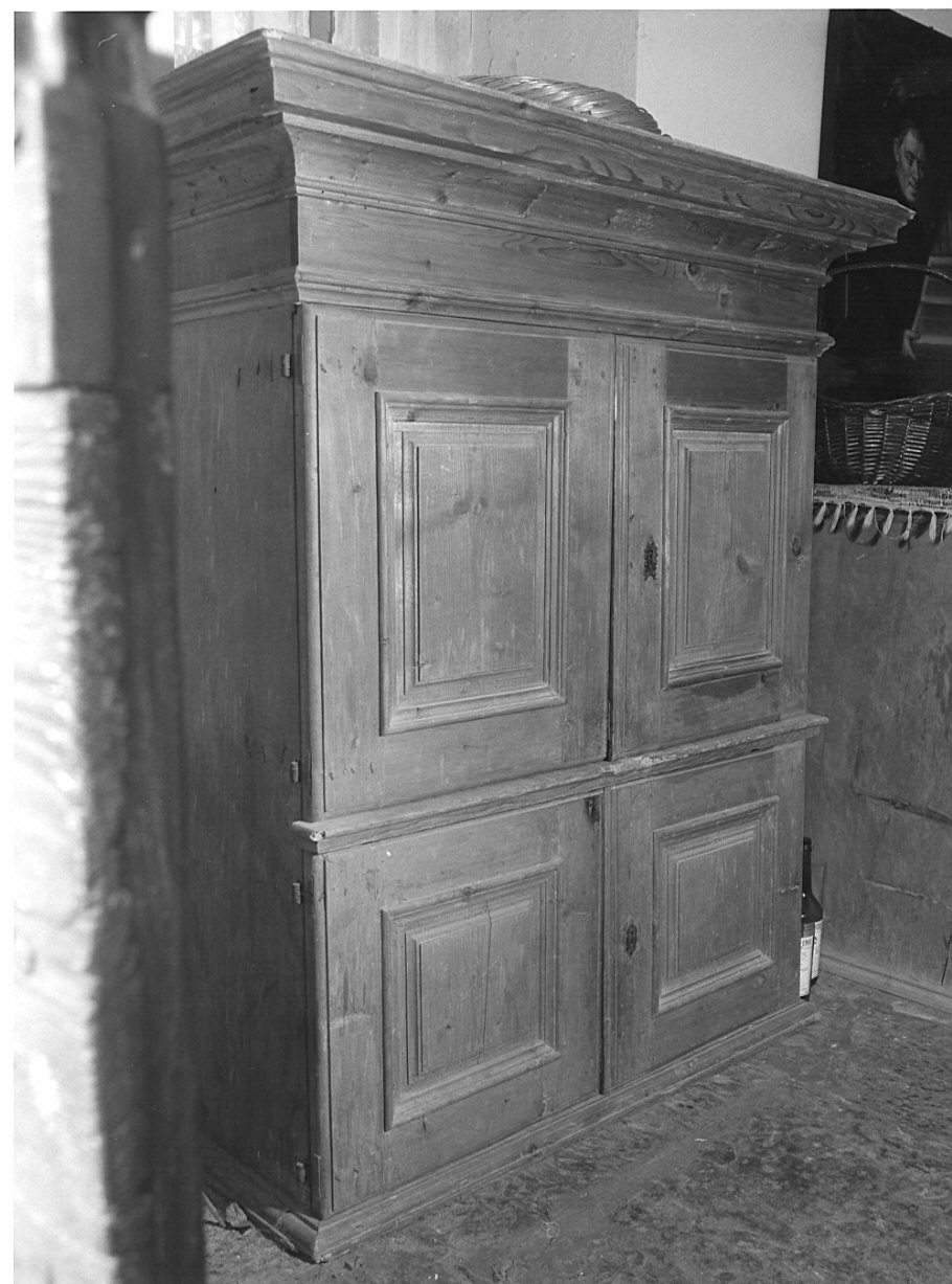 mobile a due corpi, opera isolata - manifattura lombarda (prima metà sec. XVIII)