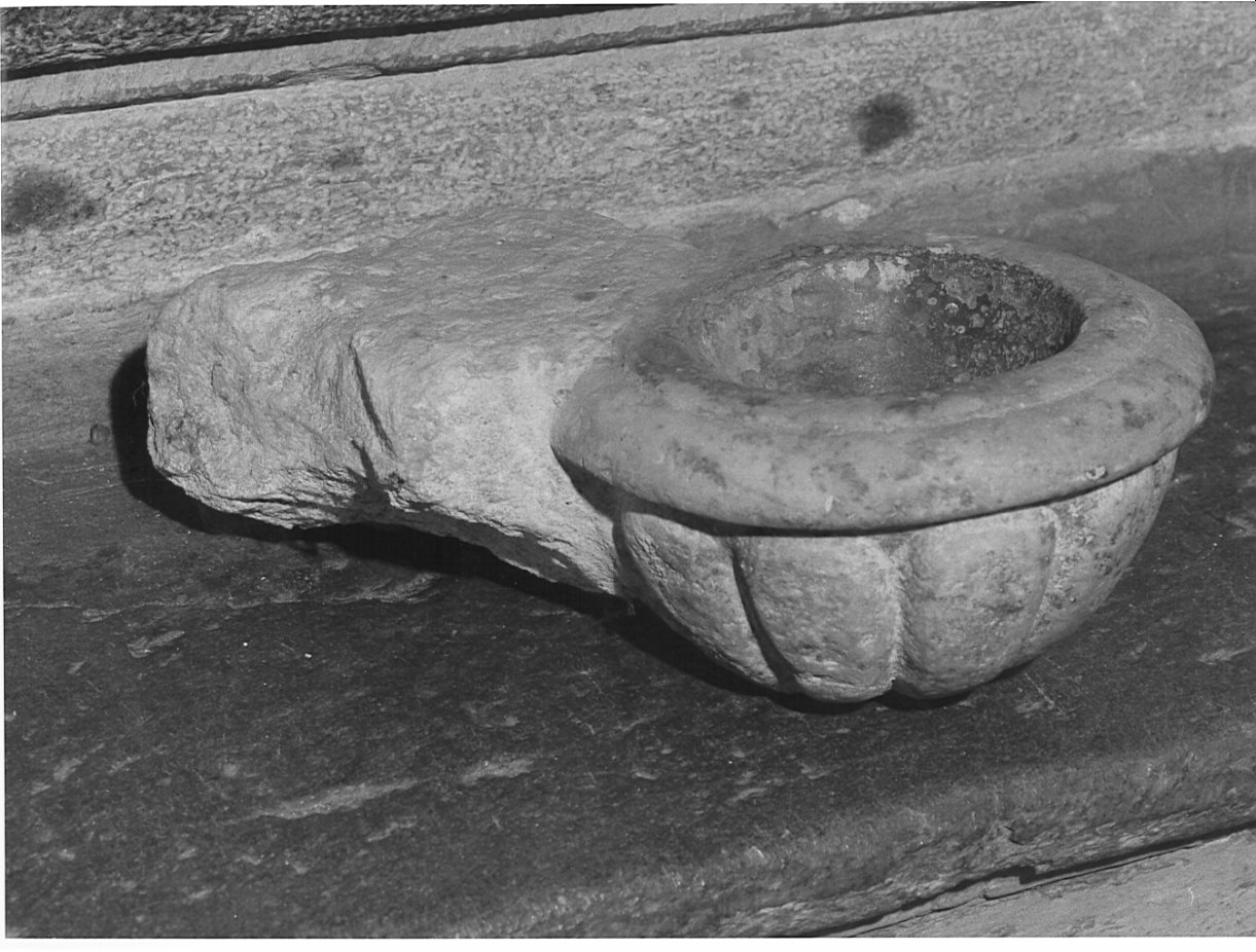 acquasantiera da parete, opera isolata - produzione lombarda (prima metà sec. XVIII)