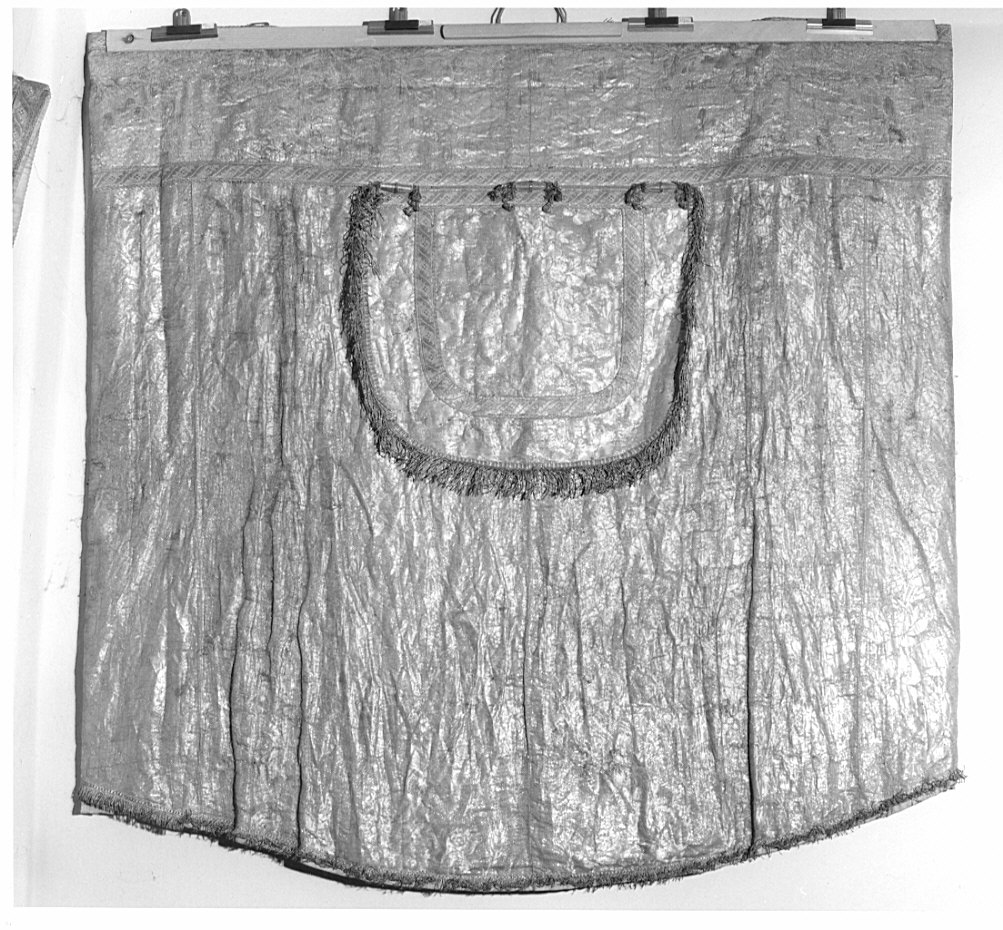 piviale, elemento d'insieme - manifattura lombarda (prima metà sec. XVII)