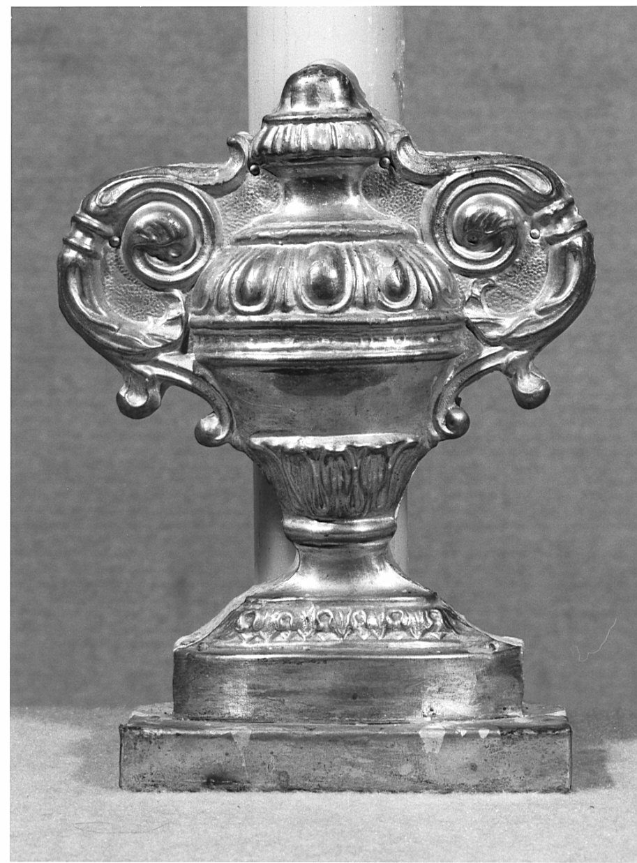 vaso d'altare con composizione floreale, serie - ambito lombardo (sec. XVIII)