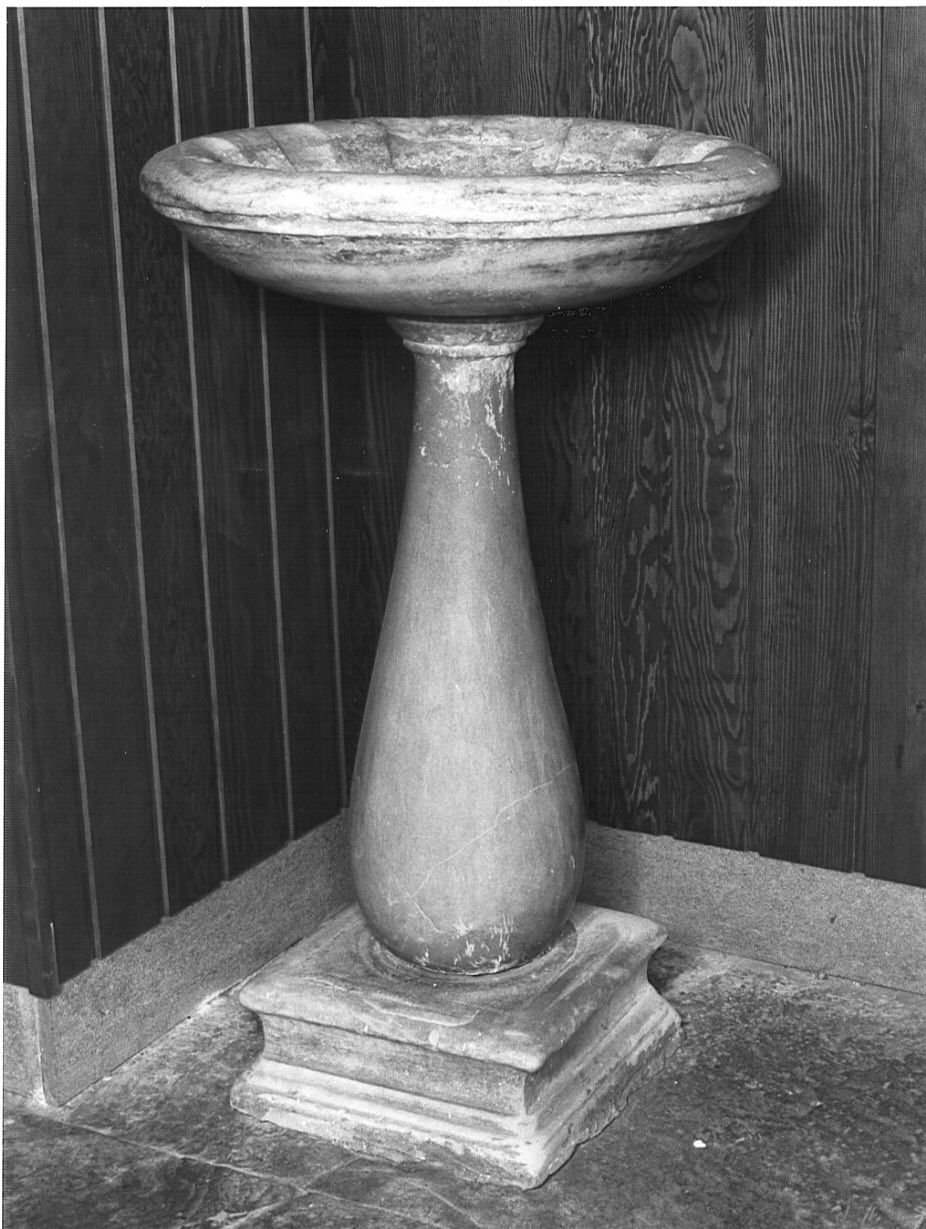 acquasantiera - a fusto, opera isolata - ambito lombardo (prima metà sec. XVIII)