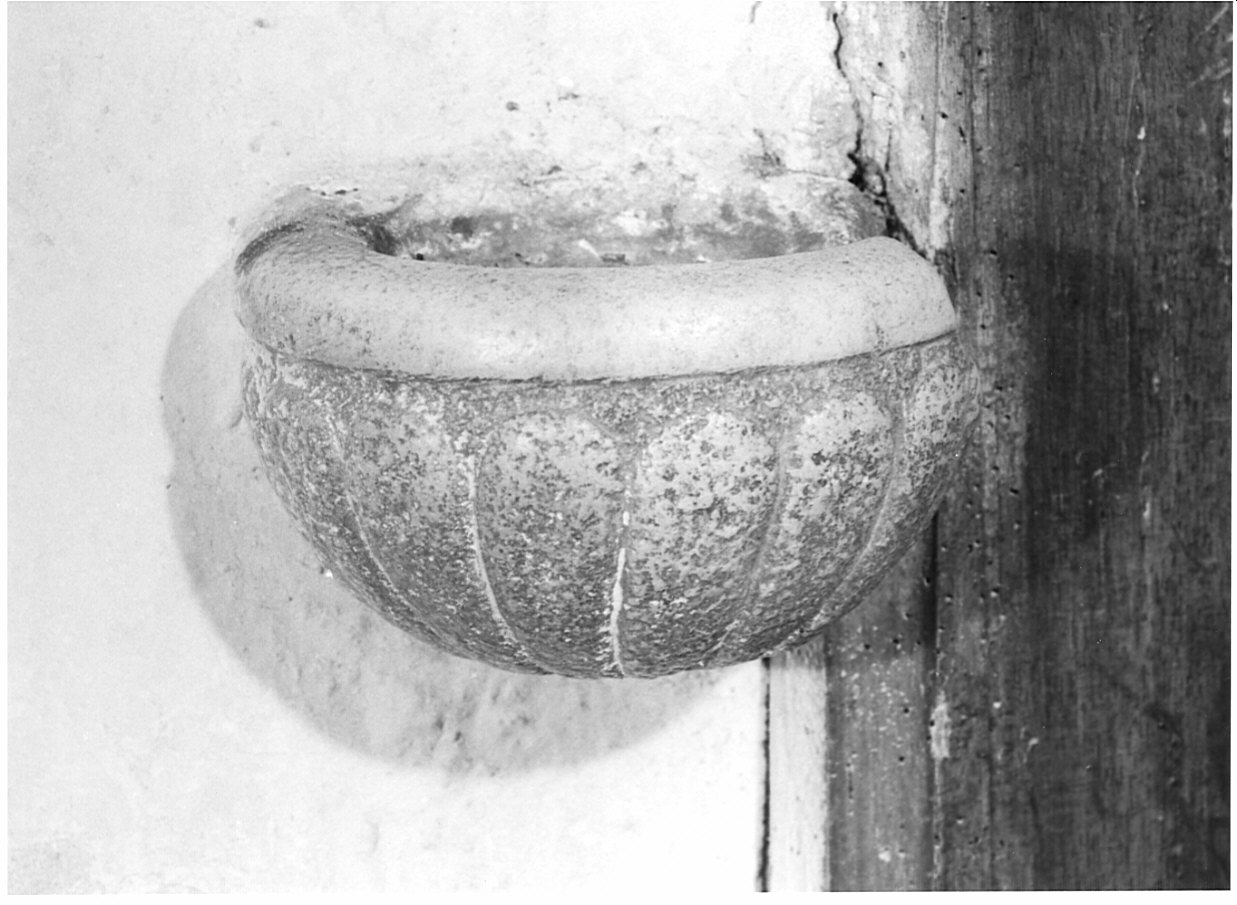 acquasantiera da parete, opera isolata - produzione italiana (sec. XVIII)