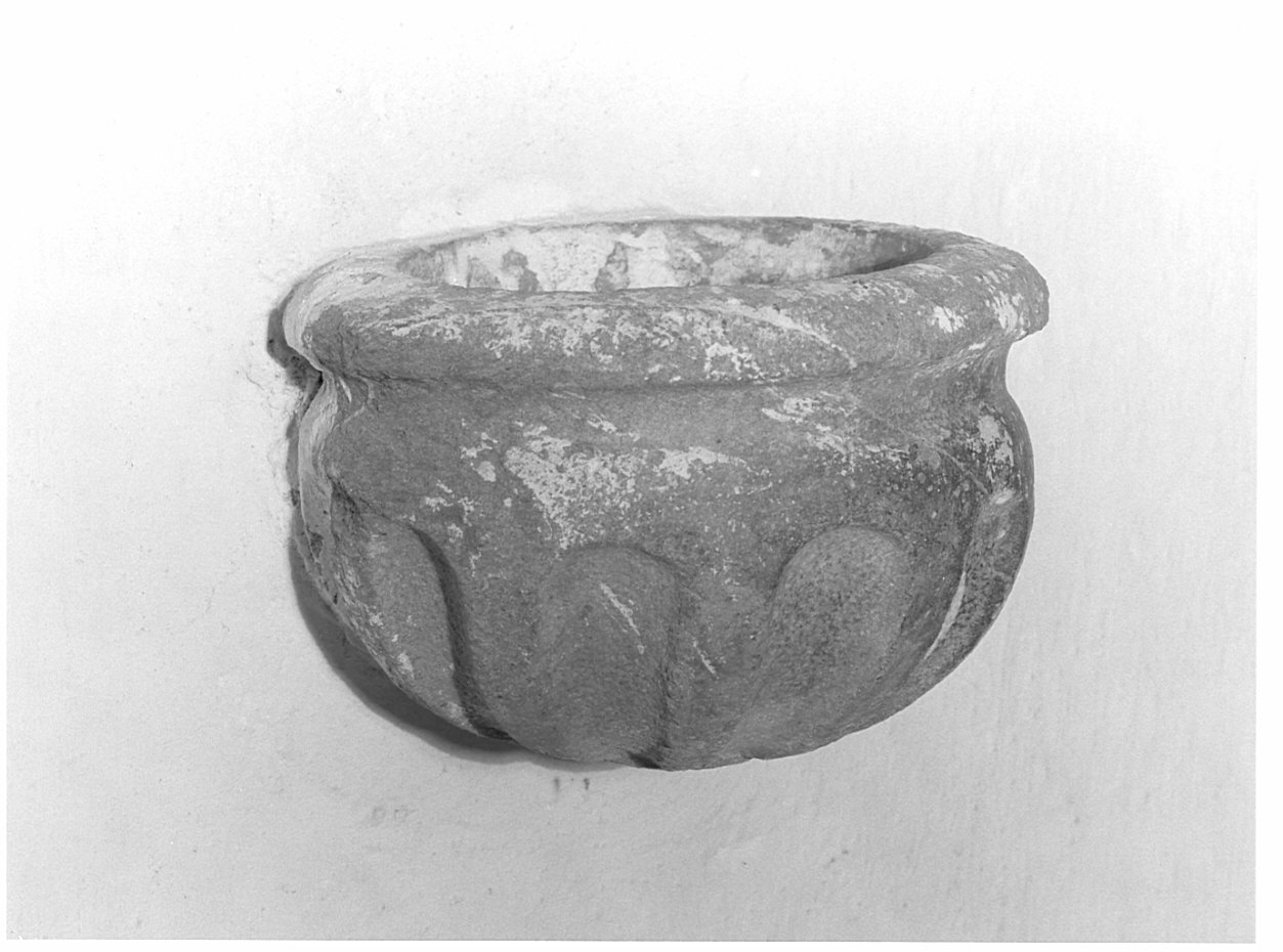 acquasantiera da parete, opera isolata - ambito valtellinese (sec. XVIII)